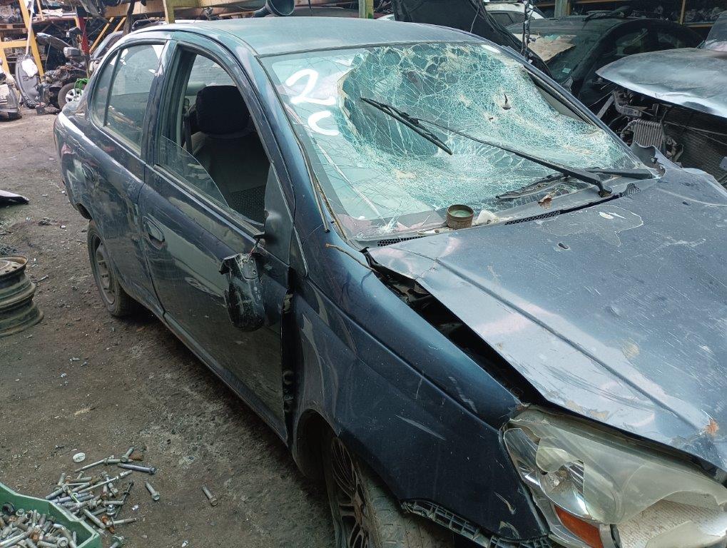 MAZA Toyota YARIS 2000 USADO
